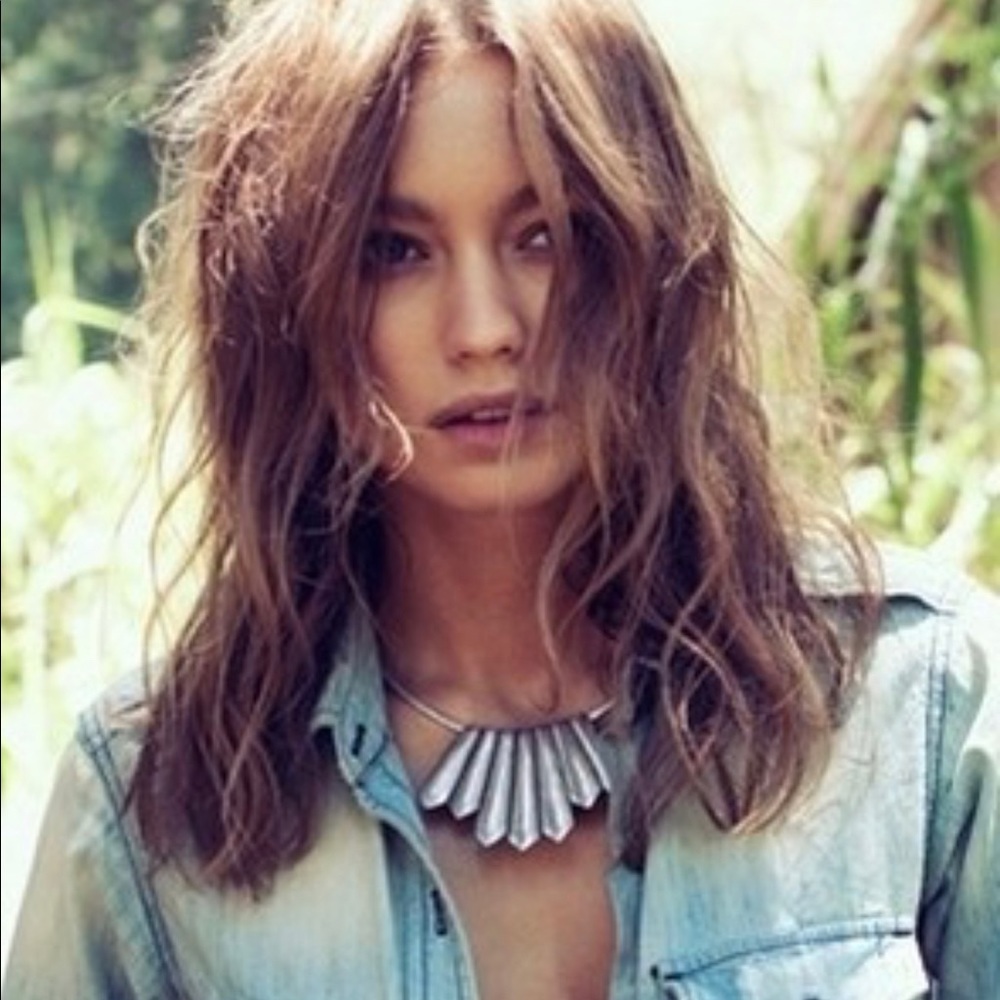 THE 2 BANDITS Silver Bandit Bib Necklace